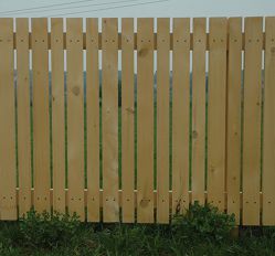 Dřevěný plaňkový plot 